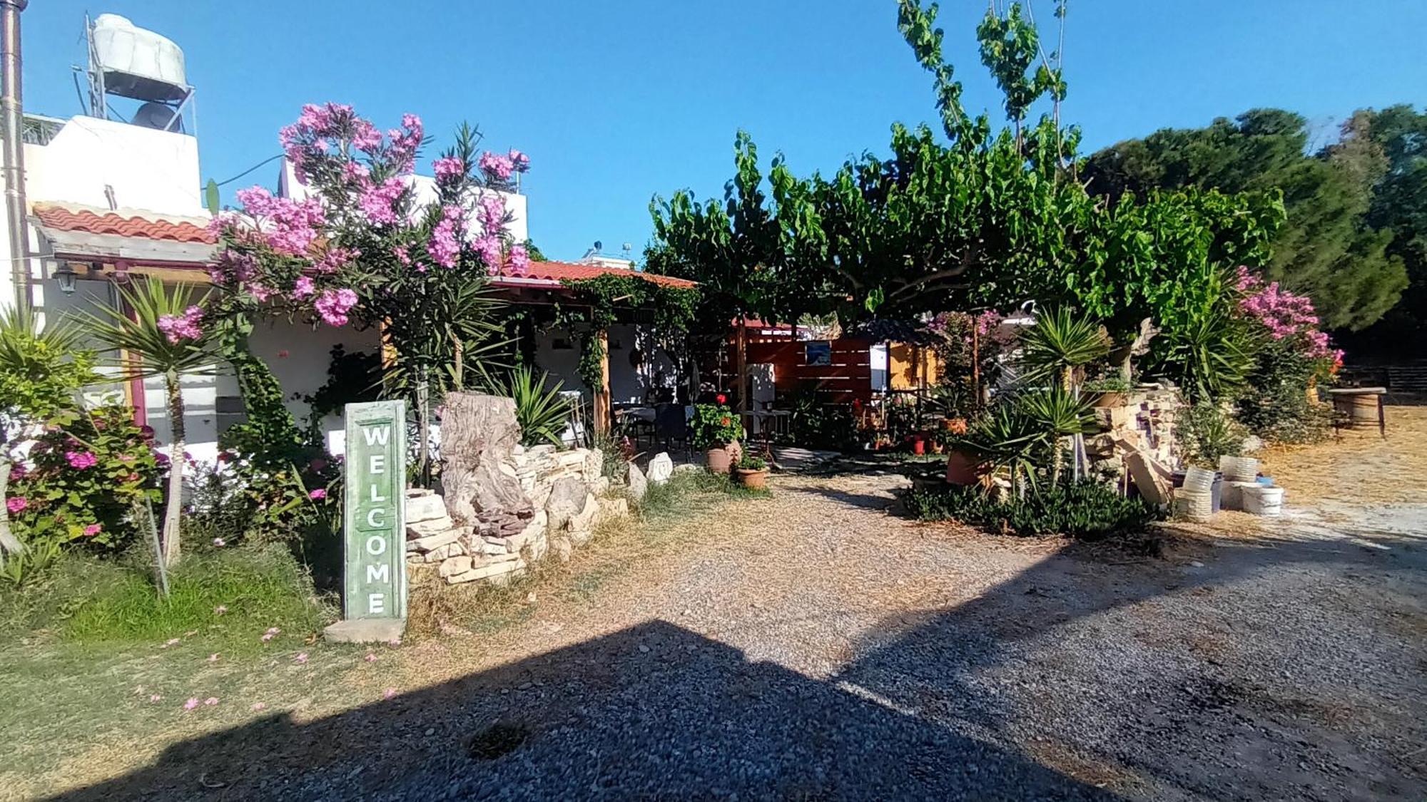 Happy Glamping Hotel Kalamaki  Exterior photo